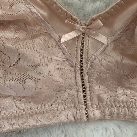 Bali bra- 36B- NWT - Picture 2 of 8